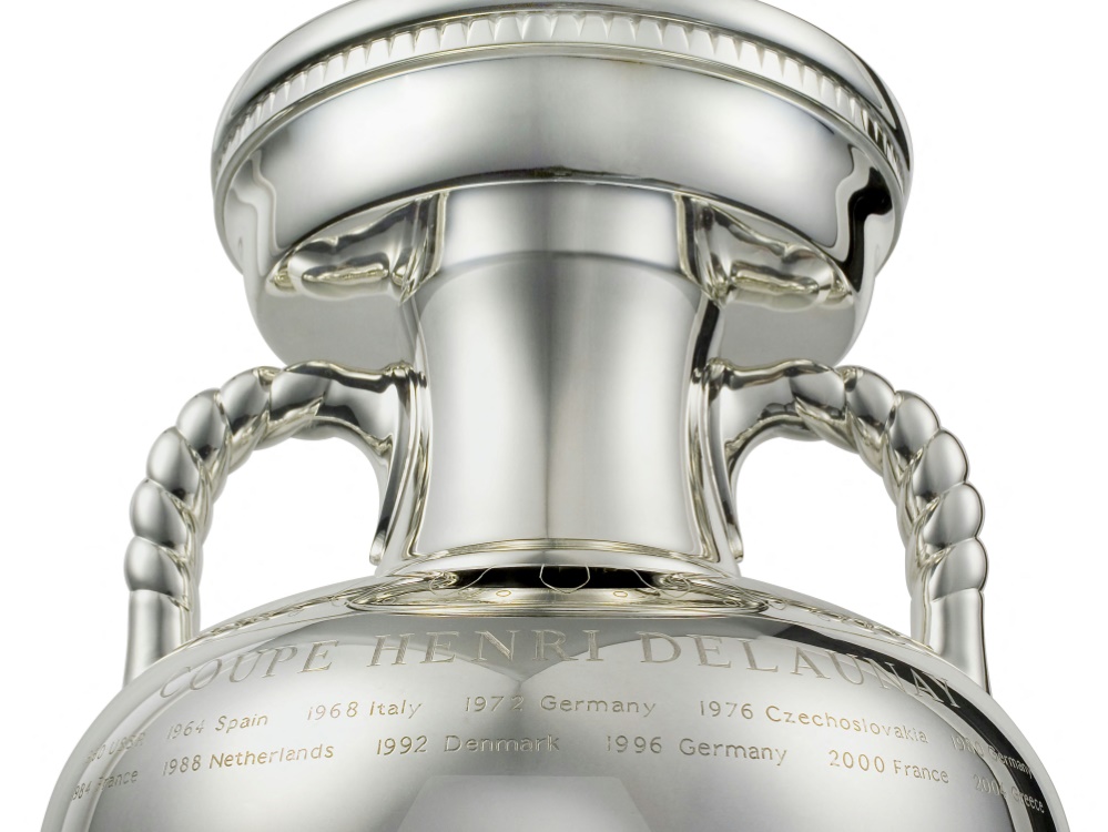Objekt der Begierde: der EM-Pokal (Foto: UEFA/UEFA/SID/SHAMIR YANAY)