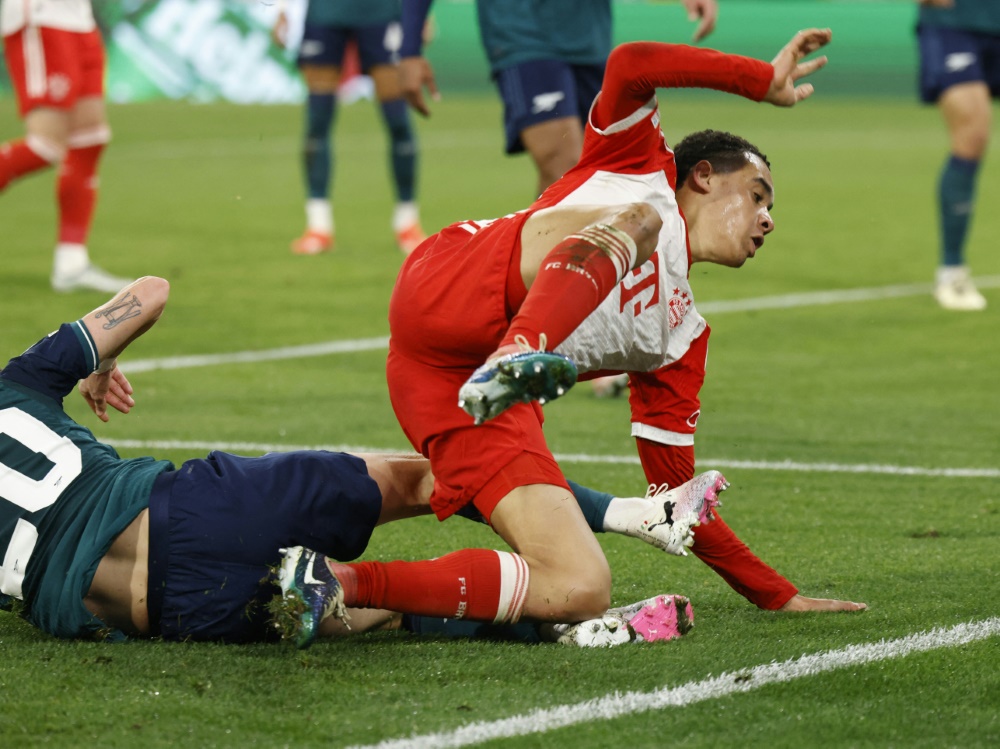 Bayern-Star Jamal Musiala gegen Arsenals Jorginho (Foto: AFP/SID/MICHAELA STACHE)