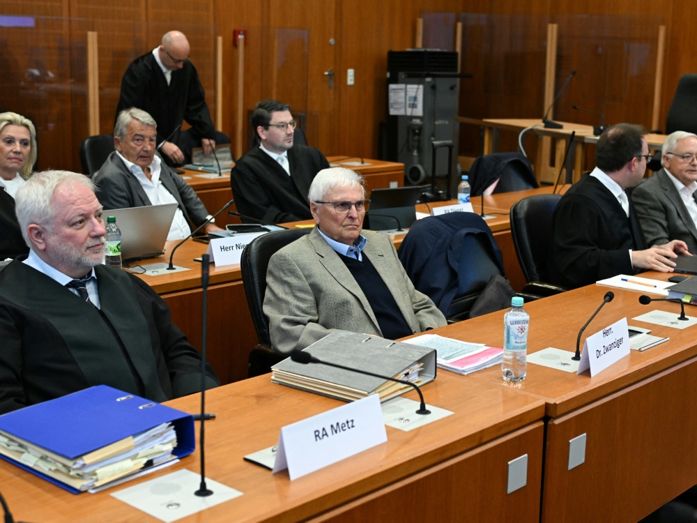 Drei frühere DFB-Funktionäre stehen vor Gericht (Foto: AFP/POOL/SID/ARNE DEDERT)