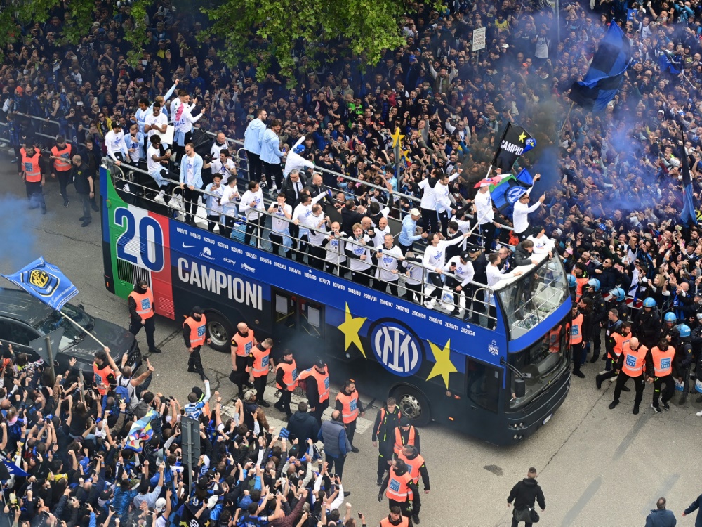 Inter feiert 20. Meistertitel mit Parade (Foto: AFP/SID/PIERO CRUCIATTI)