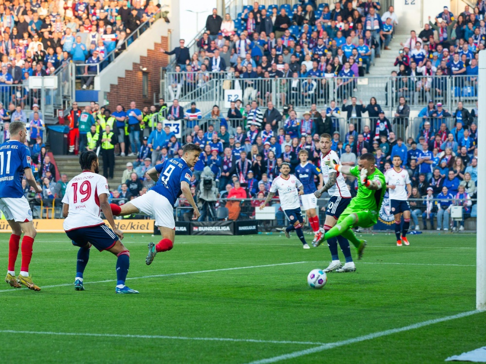 Benedikt Pichler trifft zum 1:0 für die Kieler (Foto: Imago/Rohlfs/Imago/Rohlfs/SID/IMAGO/Henning Rohlfs)