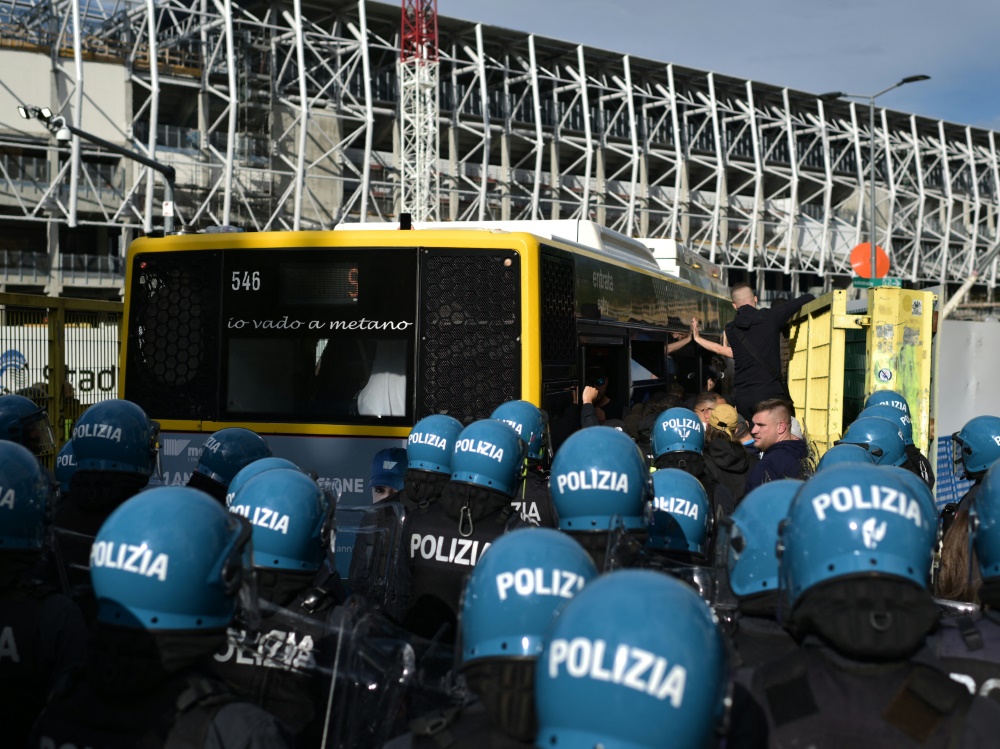 In Rom waren viele Polizisten im Einsatz (Foto: AFP/SID/MARCO BERTORELLO)