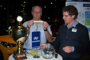 OK-Chef Peter Drabek (l.) mit Hyundai-Chef Robert Lietz 
